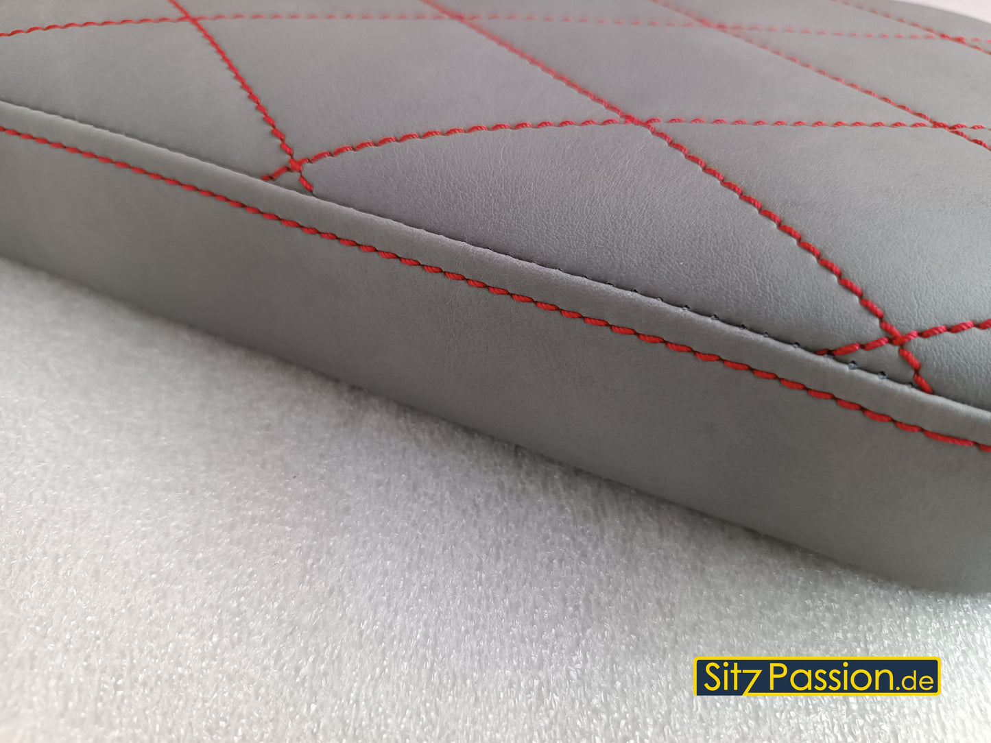 Sitzbank grau mit rot abgesteppter Naht - Simson Star - Spatz