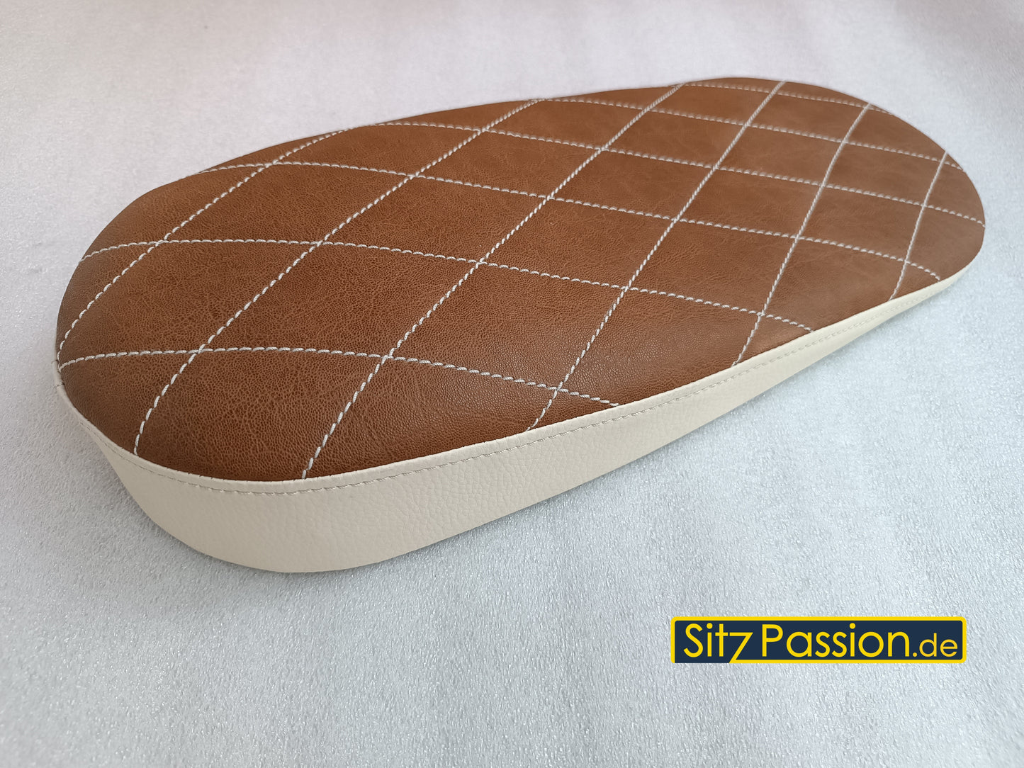 Sitzbank braun mit abgesteppter Naht in beige - abgeflacht - Simson Schwalbe KR51