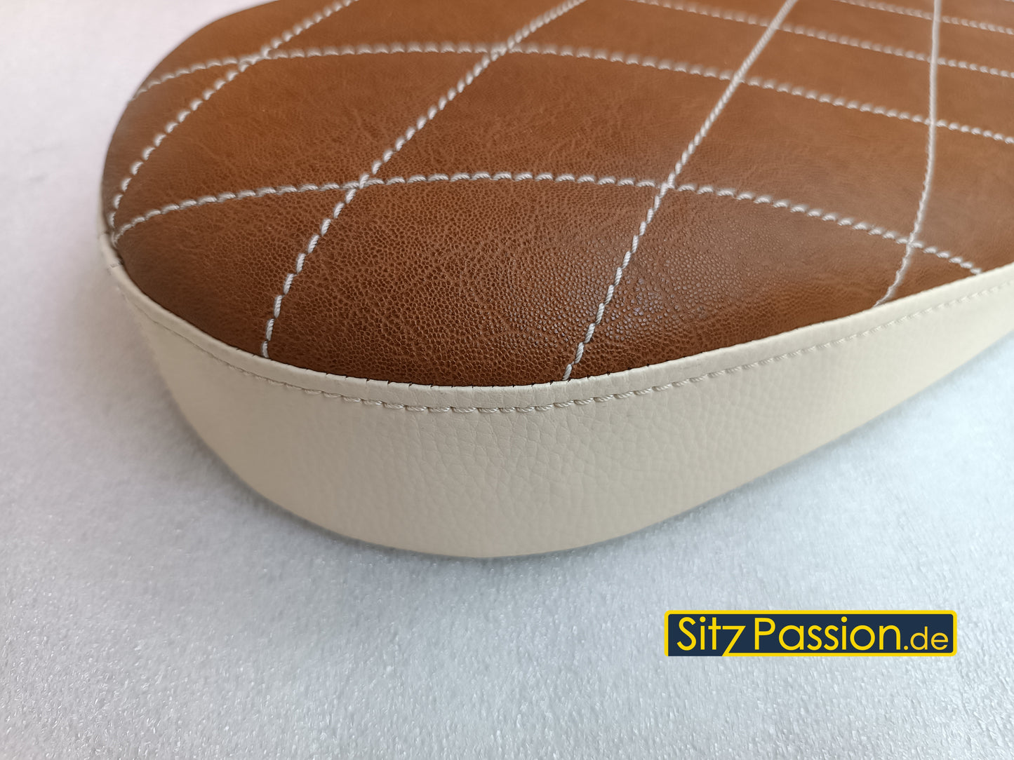 Sitzbank braun mit abgesteppter Naht in beige - abgeflacht - Simson Schwalbe KR51