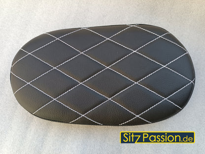 Höcker-Sitzbank schwarz mit Naht in weiß (Edelstplatte)