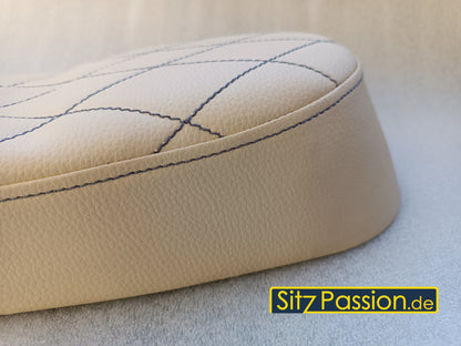 Höcker-Sitzbank beige mit Naht in grau (Edelstahlplatte)