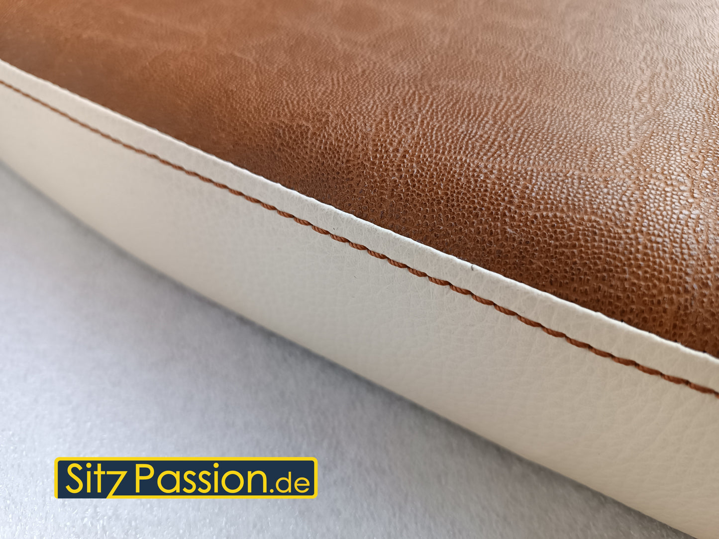 Lange Sitzbank braun mit beigefarbiger Umrandung - Simson Schwalbe KR51